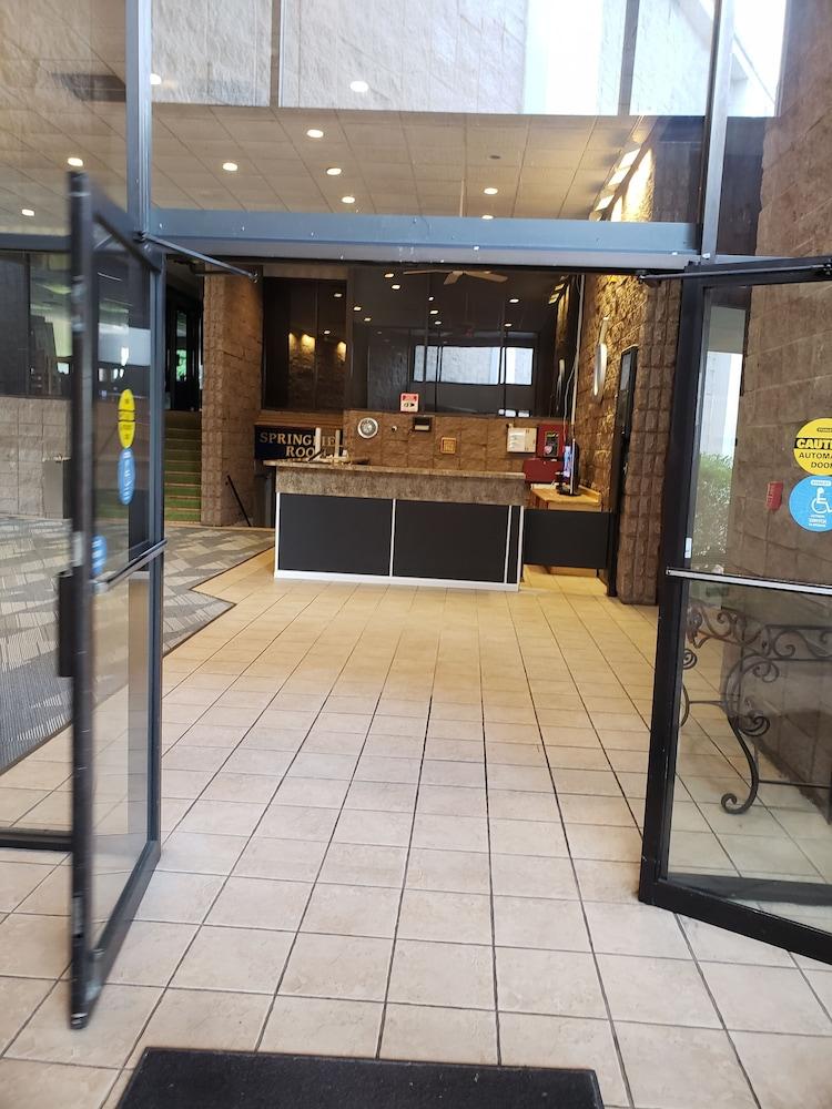 6 Springfield, Il - Airport