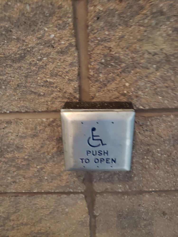 6 Springfield, Il - Airport 2*
